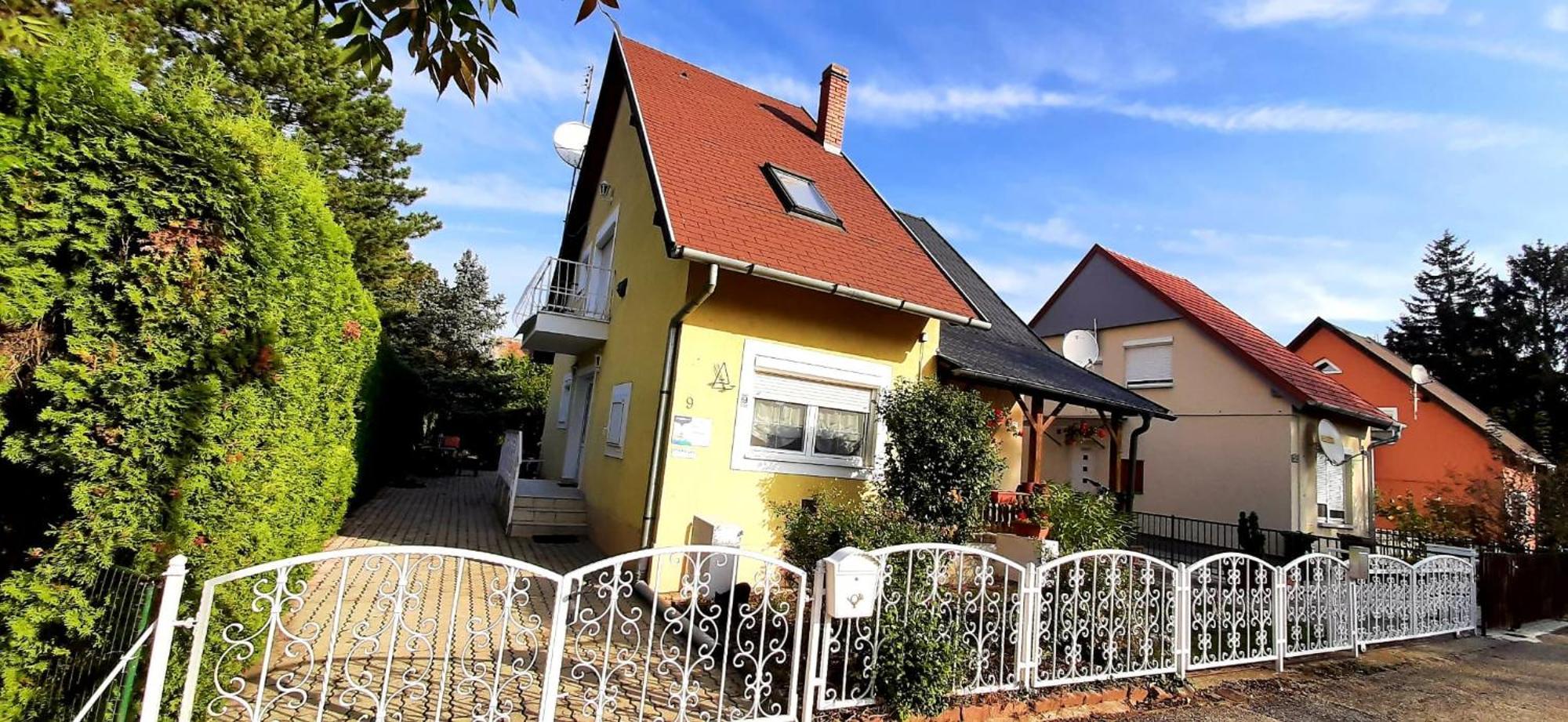 Adikati Lak Apartment Buk Exterior photo